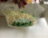 簡単節約メイン料理！もやしの豚バラ巻き作り方1写真