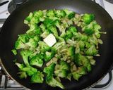 ブロッコリーと鶏むね肉のバター醤油炒め作り方3写真