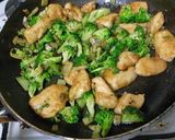 ブロッコリーと鶏むね肉のバター醤油炒め作り方5写真