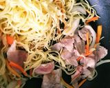 ニラと豆板醤のピリ辛焼きそば目玉焼きのせ作り方5写真