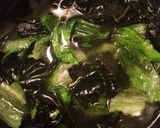 簡単！鶏ガラわかめレタススープ！卵無しも作り方2写真