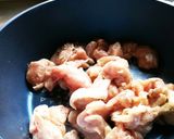 ワカメ、豆腐、鶏肉を炒めてみて!作り方4写真