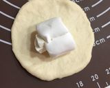 手ごね☆バター無☆マシュマロ＆クリチぱん作り方14写真