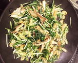 水菜と舞茸のだし炒め トロッとon卵♡作り方3写真