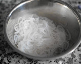 糸こんにゃくとえのき茸のつるつる炒め作り方1写真