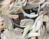 やげん軟骨と新玉ねぎのニラ醤油炒め作り方2写真