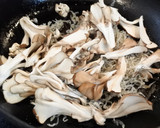 旬鮮♪　ちりめんじゃこと舞茸の黒酢炒め作り方3写真