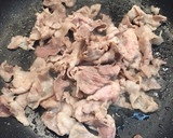 栄養たっぷり大根の皮と豚こまの炒め煮〜♪作り方3写真