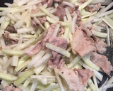 栄養たっぷり大根の皮と豚こまの炒め煮〜♪作り方4写真