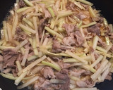 栄養たっぷり大根の皮と豚こまの炒め煮〜♪作り方5写真