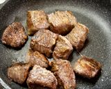 聖夜に☆　牛肉の赤ワイン煮　作り方4写真
