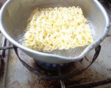 最高のロタの水のインスタントラーメン作り方4写真