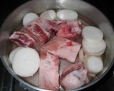 スペアリブと大根の煮物～薄味で作り方1写真