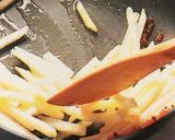 簡単！冷凍フライドポテトの桜えび炒め♡作り方1写真