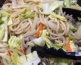 出汁薫る☆じゅわっと焼きうどん。作り方4写真