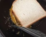 ベーコンエッグチーズトースト。作り方9写真