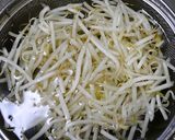 簡単！しっとりムネ肉ともやしのトマト炒め作り方3写真