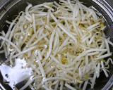 簡単！しっとりムネ肉ともやしのトマト炒め作り方3写真