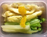 カップにお湯を注ぐ即席お味噌汁＆お吸い物作り方1写真