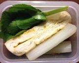 カップにお湯を注ぐ即席お味噌汁＆お吸い物作り方2写真