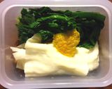 カップにお湯を注ぐ即席お味噌汁＆お吸い物作り方3写真