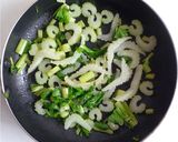 鶏がらスープの素だけ セロリの中華風炒め作り方3写真