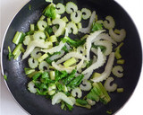 鶏がらスープの素だけ　セロリの中華風炒め作り方3写真