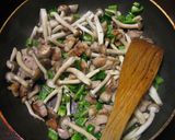 炊飯器で♪チキン＆きのこの炊込みピラフ♪作り方4写真