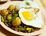 にんにくの芽と新じゃがと挽き肉のピリ辛丼作り方7写真