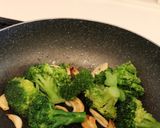 ブロッコリーのにんにく炒め。作り方2写真