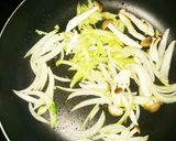 イカの塩辛パスタ〜セロリとニンニクの香り作り方3写真