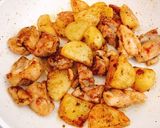 鶏肉とじゃがいもの海苔佃煮炒め☆作り方4写真