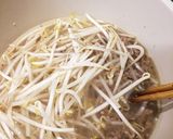 挽肉ともやしの辛味噌スープ作り方4写真