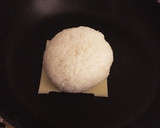 とろけるチーズと半熟煮卵のおむすび。作り方3写真