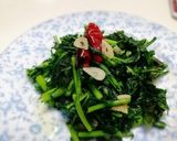 春菊のペペロンチーノ風炒め♪作り方3写真