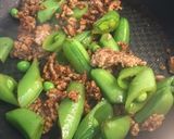 スナップエンドウと豚挽肉の味噌炒め作り方3写真