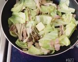 キャベツとベーコンきのこの醤油バター炒め作り方2写真