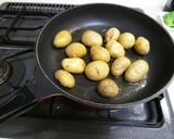 新じゃがのバター醤油☆アンチョビオイルで作り方3写真
