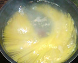 焼き鮭と絹さやのマヨ炒めパスタ☆作り方1写真