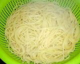 焼き鮭と絹さやのマヨ炒めパスタ☆作り方2写真