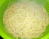 焼き鮭と絹さやのマヨ炒めパスタ☆作り方2写真