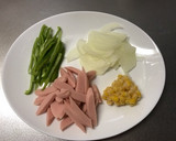 魚肉ソーセージのカレーマヨ炒め作り方1写真