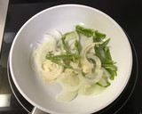 魚肉ソーセージのカレーマヨ炒め作り方3写真