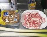 ☆豚バラ肉としめじのよせ鍋つゆ炒め☆作り方1写真