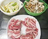 ☆豚バラ肉としめじのよせ鍋つゆ炒め☆作り方2写真