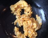 トマトと卵の炒め物（西红柿炒鸡蛋）作り方3写真
