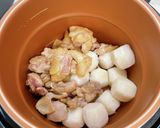 圧力鍋でやわらか♪サトイモと鶏肉の煮物作り方5写真