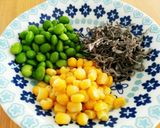 ★塩昆布入り★【枝豆とコーンのおにぎり】作り方1写真