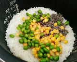 ★塩昆布入り★【枝豆とコーンのおにぎり】作り方2写真