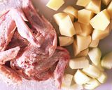 手羽肉とじゃがいものトマトクリーム煮作り方1写真